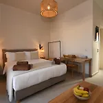 Living Moments Fira (Santorini)
