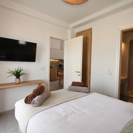 Living Moments Fira (Santorini)