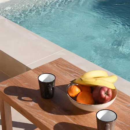 Living Moments Fira (Santorini)