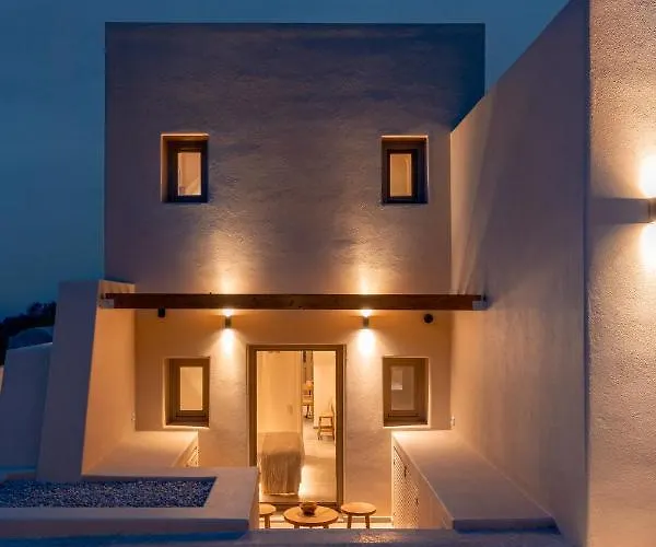 Living Moments Fira (Santorini)