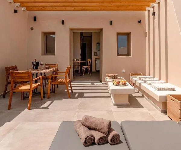 Living Moments Fira (Santorini)