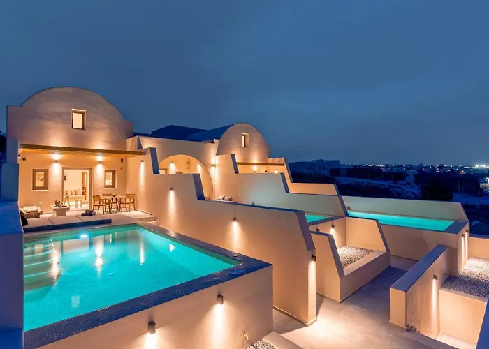 Living Moments Fira (Santorini)