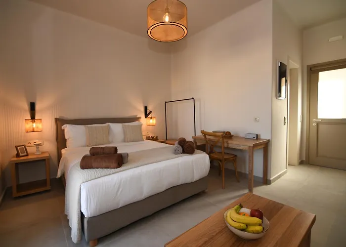 Living Moments Fira (Santorini)