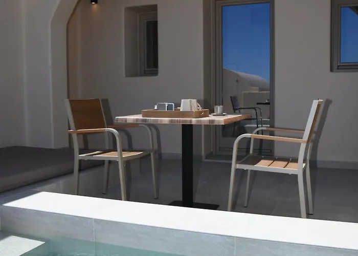 Living Moments Fira (Santorini)