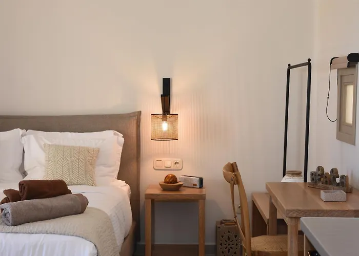 Living Moments Fira (Santorini)