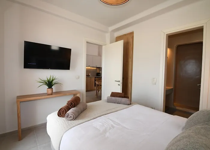 Living Moments Fira (Santorini)