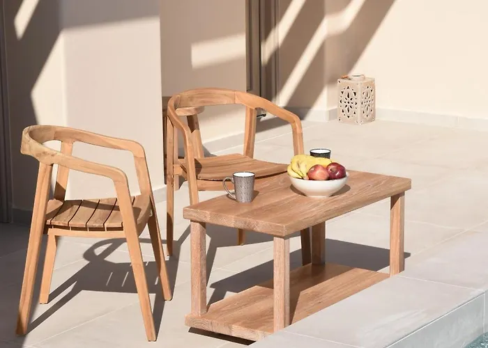 Living Moments Fira (Santorini)