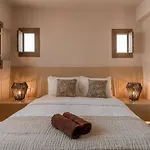 فيلة Living Moments ثيرا