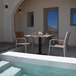 Living Moments ثيرا