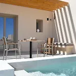 Living Moments فيلة
